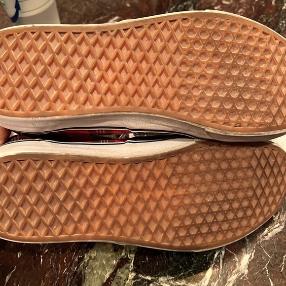 Men’s Red plaid Vans with Black toe and heel - Picture 5 of 7